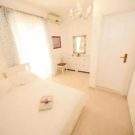 Lucky - 150m From The Sea Apartment *
